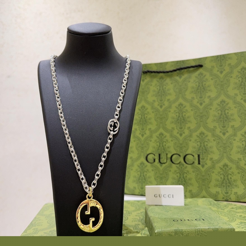 G*u*i necklaces